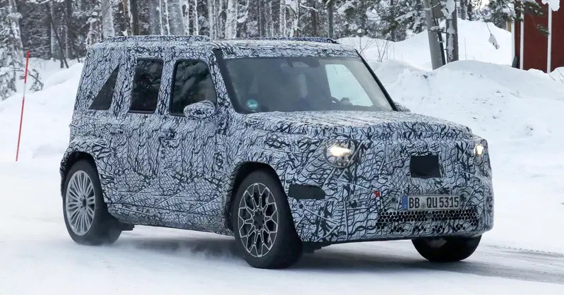 Mercedes: prime foto del prototipo della Baby G elettrica (e forse anche benzina)