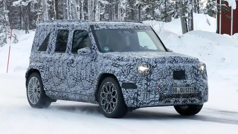 Mercedes: prime foto del prototipo della Baby G elettrica (e forse anche benzina)