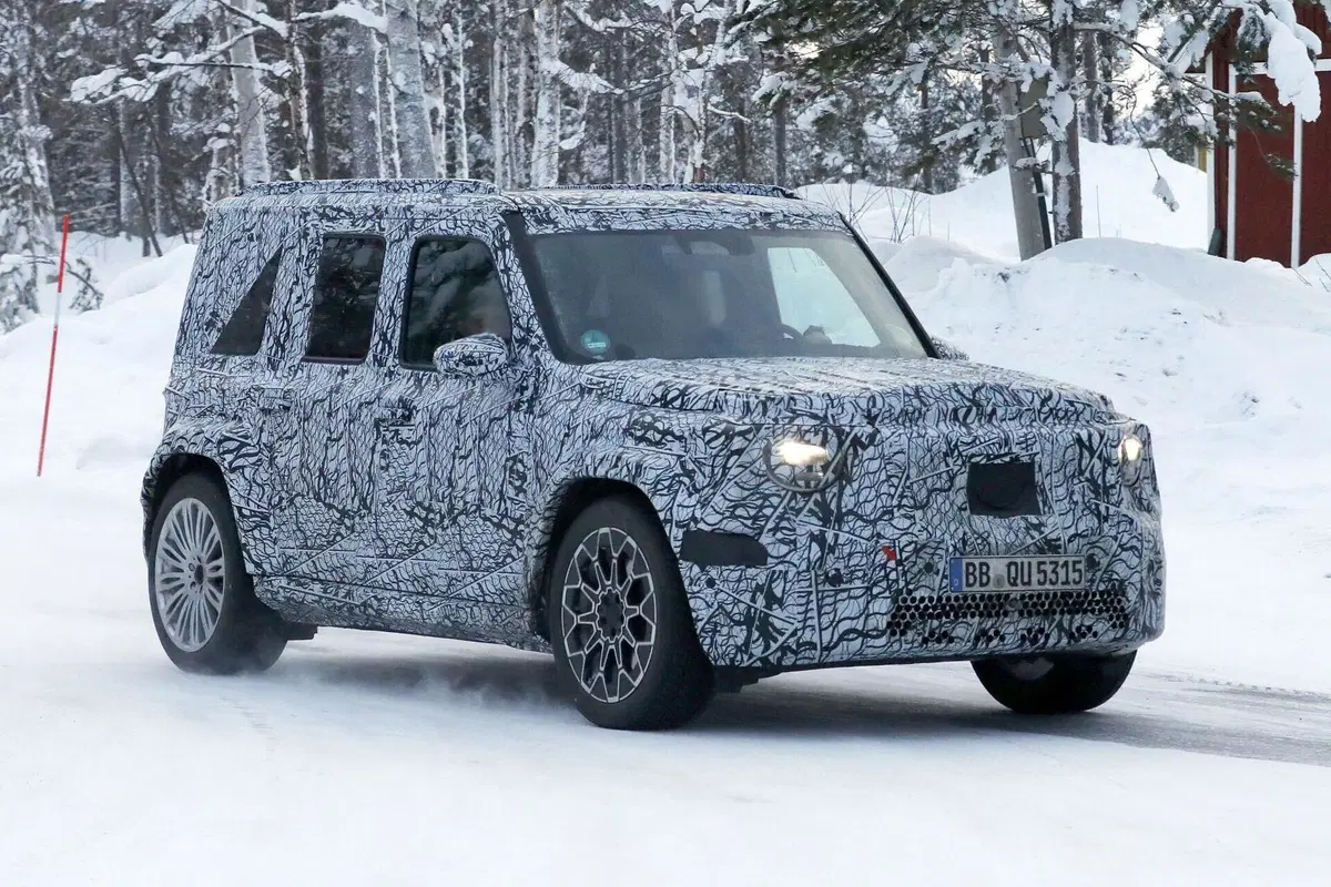 Mercedes-Benz Mini G: prime foto del prototipo della Baby G elettrica (e forse anche benzina) (3)