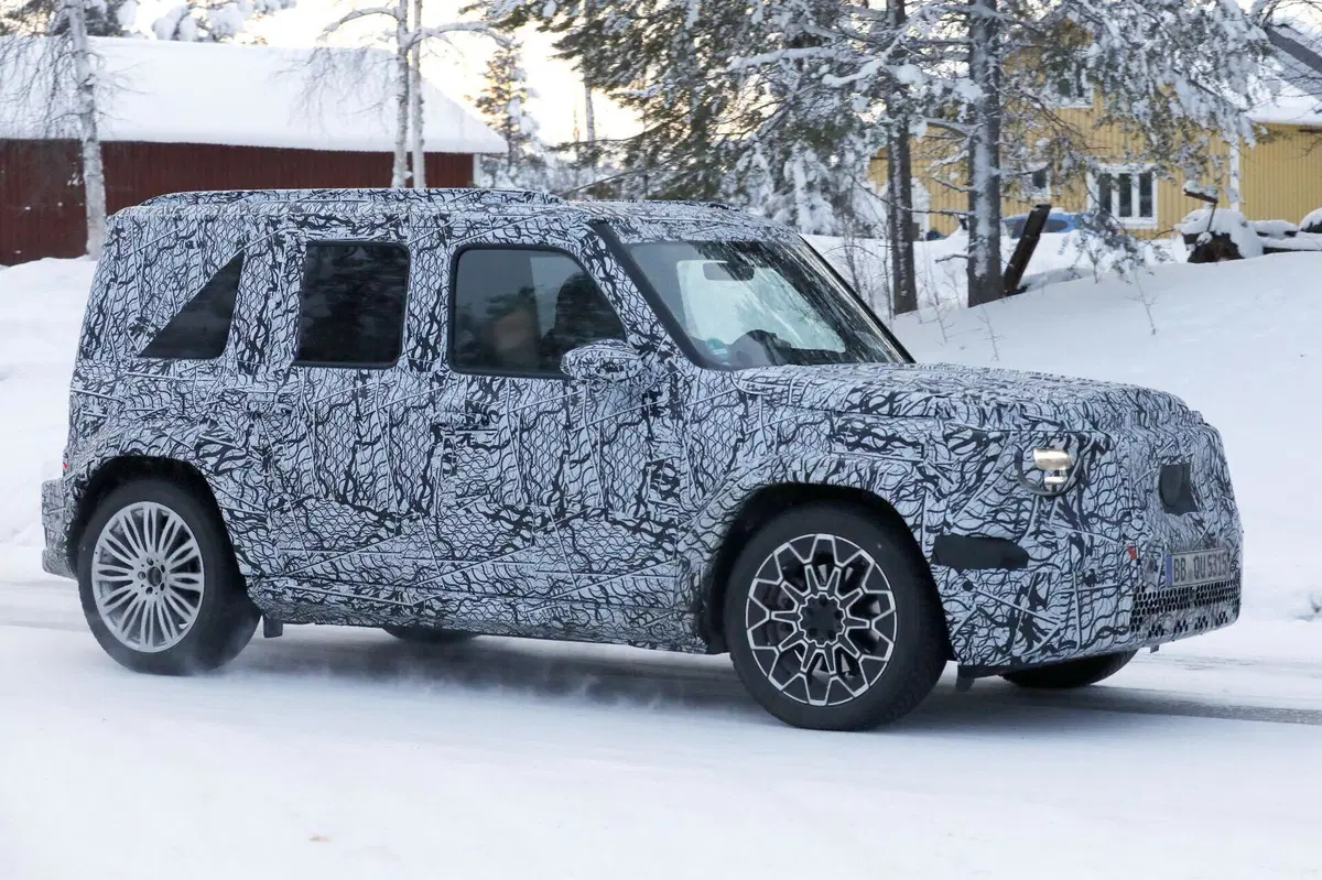 Mercedes-Benz Mini G: prime foto del prototipo della Baby G elettrica (e forse anche benzina) (6)
