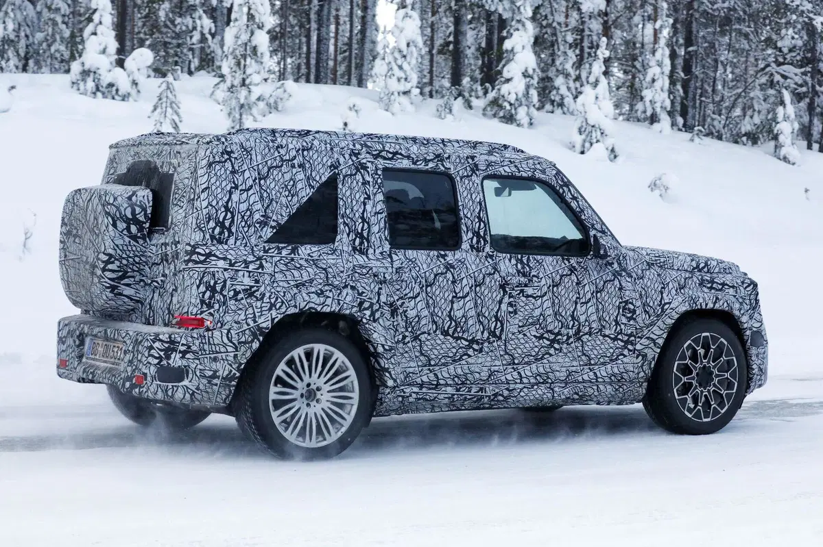 Mercedes-Benz Mini G: prime foto del prototipo della Baby G elettrica (e forse anche benzina) (8)