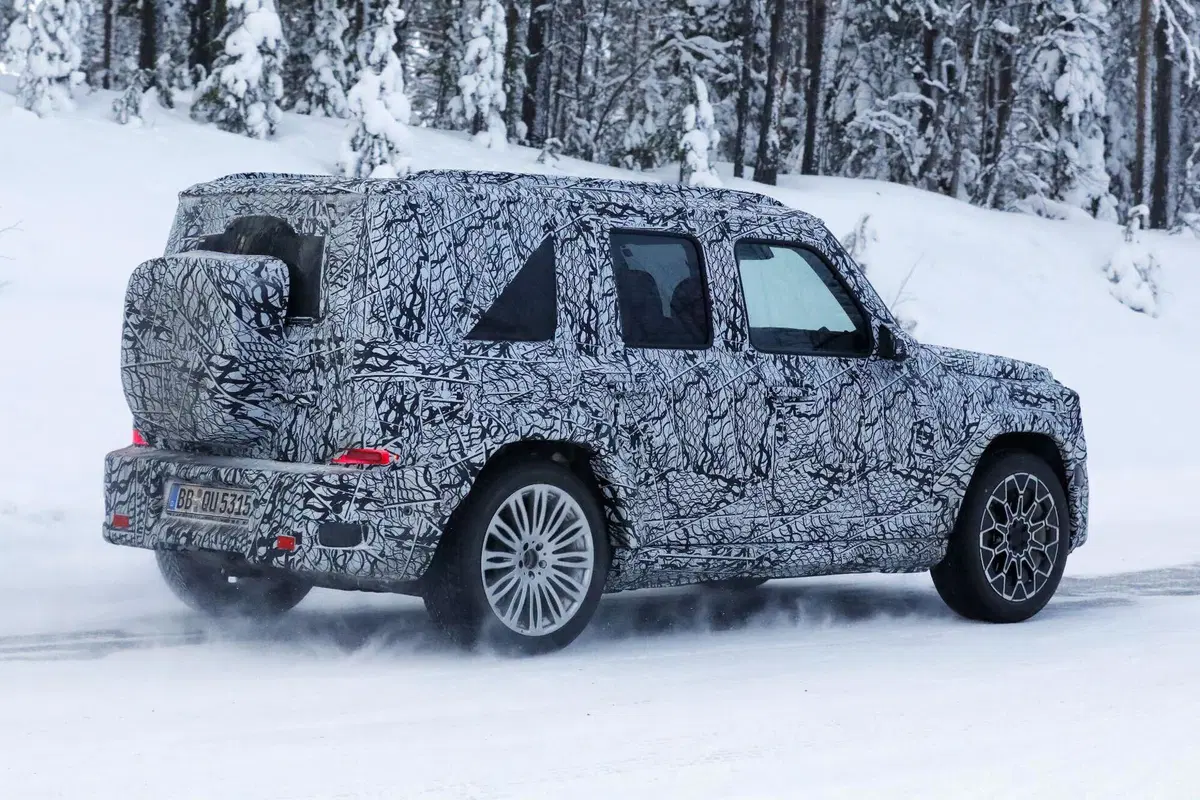 Mercedes-Benz Mini G: prime foto del prototipo della Baby G elettrica (e forse anche benzina) (9)