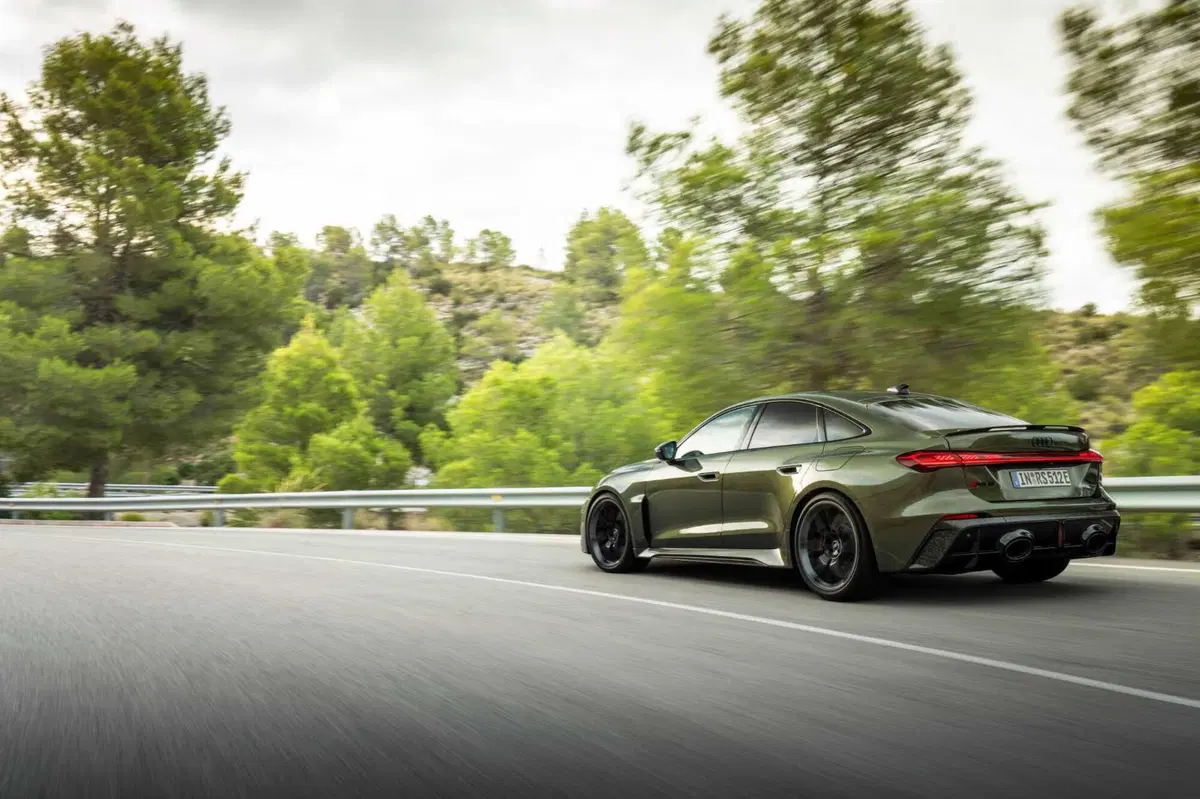 Audi RS5: prestazioni al limite con il V6, ma la sfida con BMW non è sui cavalli...ma sul peso (10)