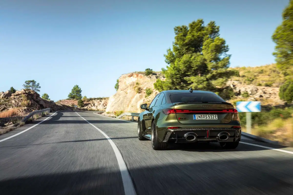 Audi RS5: prestazioni al limite con il V6, ma la sfida con BMW non è sui cavalli...ma sul peso (11)