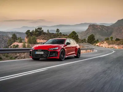 Audi RS5 2026: prestazioni al limite con il V6, ma la sfida con BMW non &egrave; sui cavalli...bens&igrave; sul peso