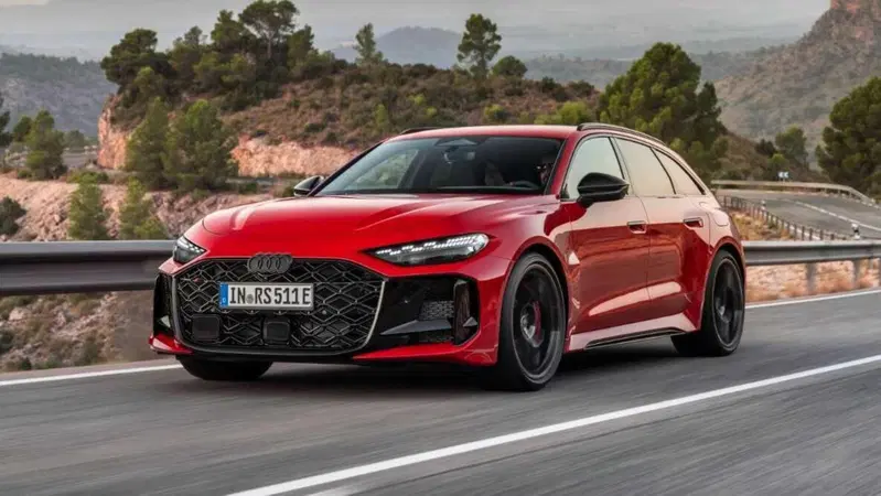 Audi RS5 2026: prestazioni al limite con il V6, ma la sfida con BMW non &egrave; sui cavalli...bens&igrave; sul peso