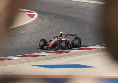 F1 2026. “Pensavo fosse rotta, è super innovativa: potrebbero aver fatto centro”. L’ala posteriore Ferrari sorprende il paddock in Bahrain