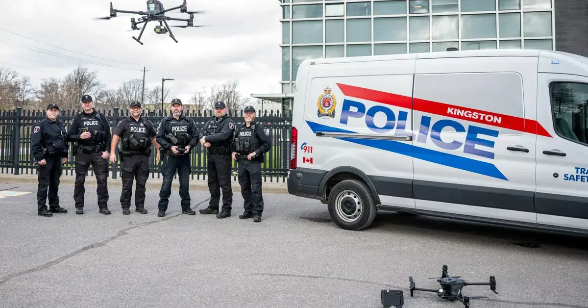 La polizia fa volare i droni sui conducenti e poi li multa per distrazione alla guida