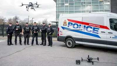 La polizia fa volare i droni sui conducenti e poi li multa per distrazione alla guida