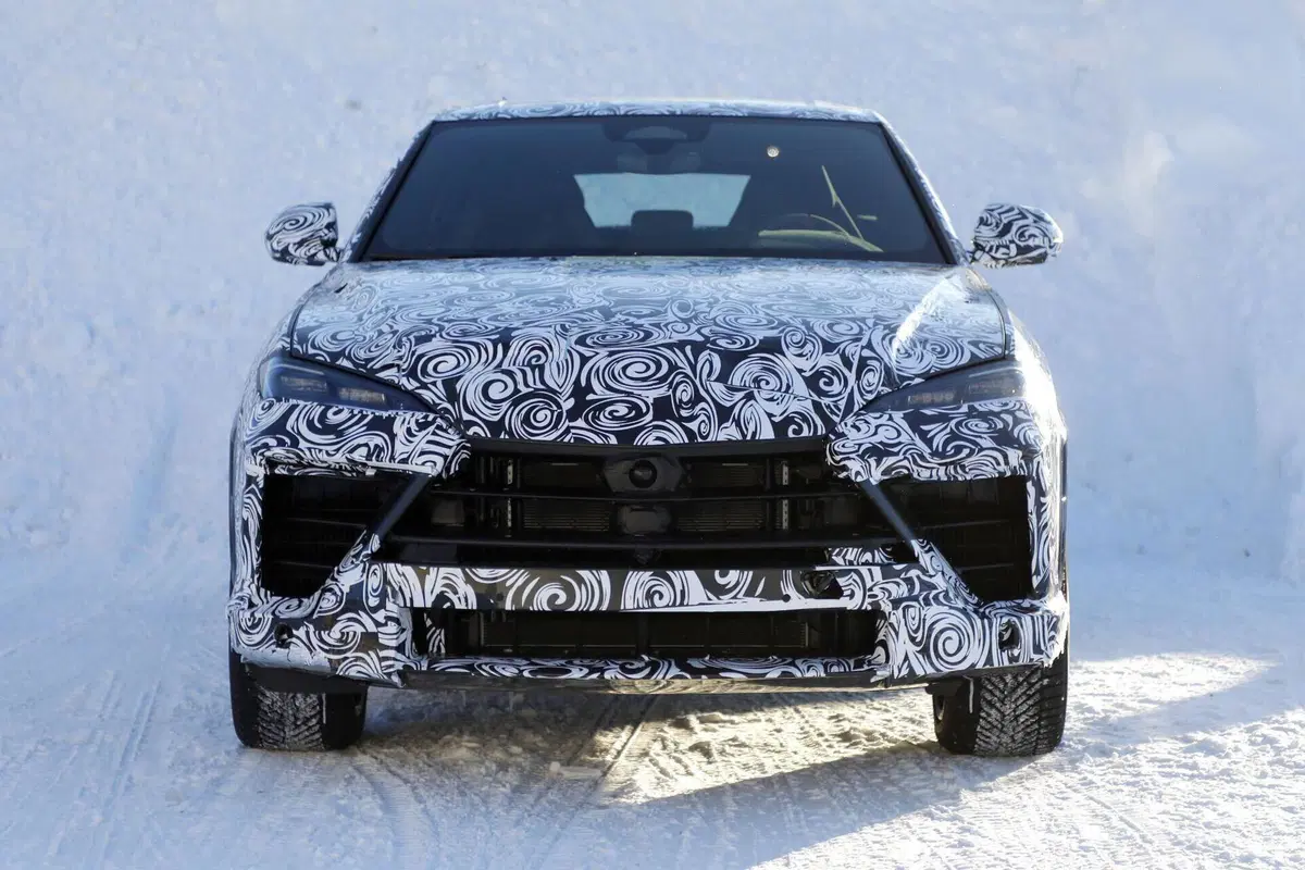 Lamborghini Urus Performante torna ibrida: debutta la nuova versione plug-in ad alte prestazioni