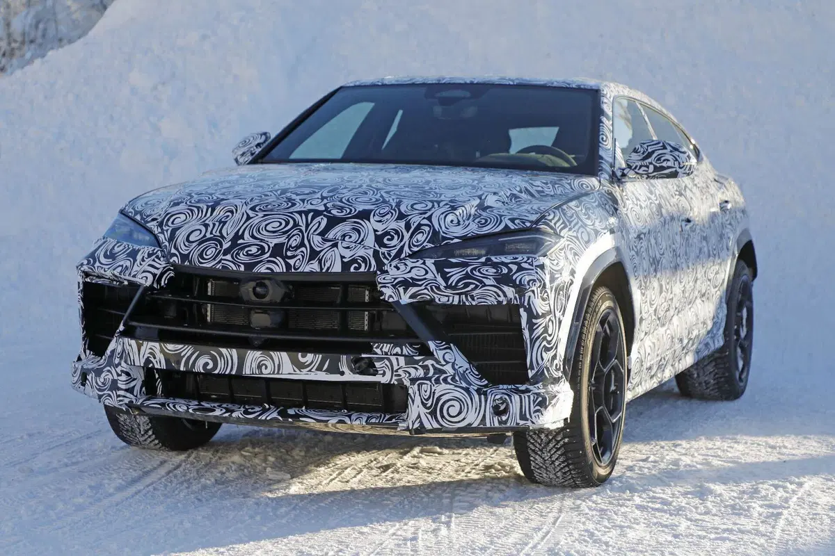 Lamborghini Urus Performante torna ibrida: debutta la nuova versione plug-in ad alte prestazioni (2)