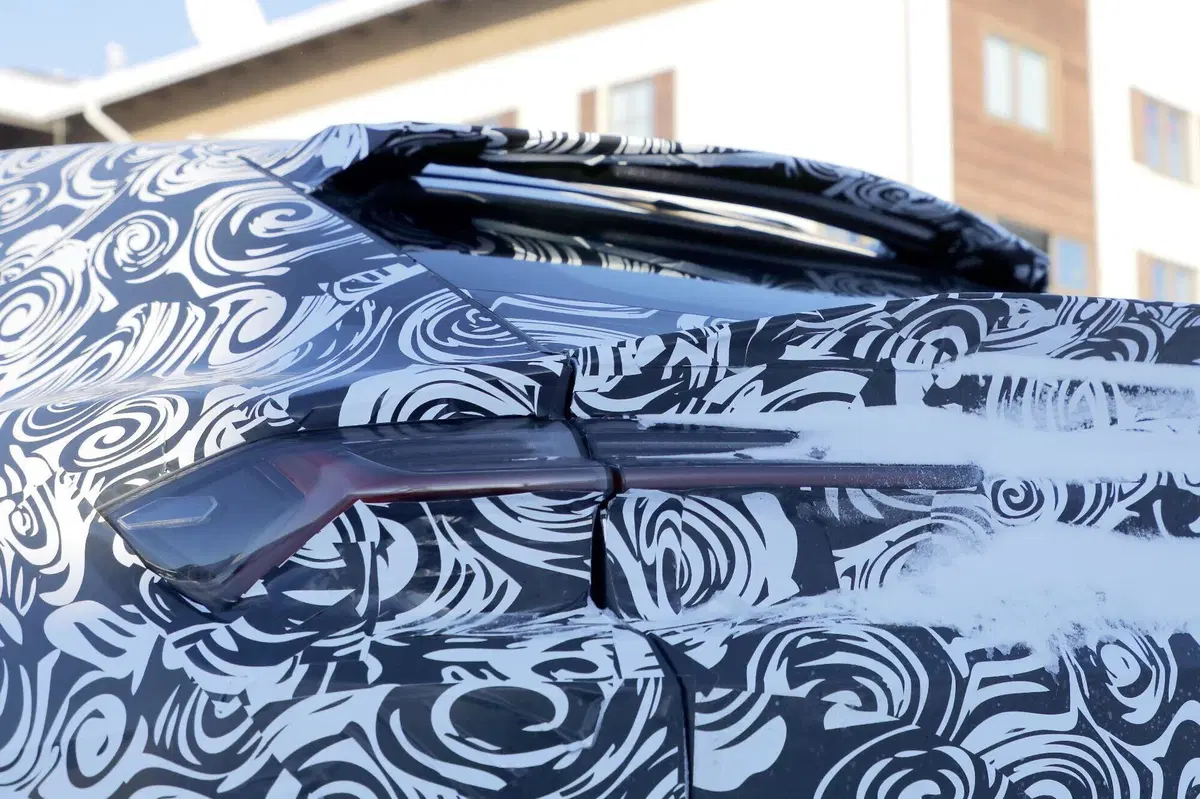 Lamborghini Urus Performante torna ibrida: debutta la nuova versione plug-in ad alte prestazioni (9)