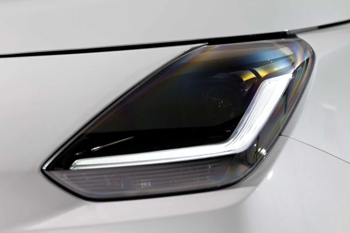 Suzuki Swift Hybrid Sakura: la serie speciale ispirata al fiore di ciliegio debutta al Festival di Sanremo. Da 21.950 euro (32)
