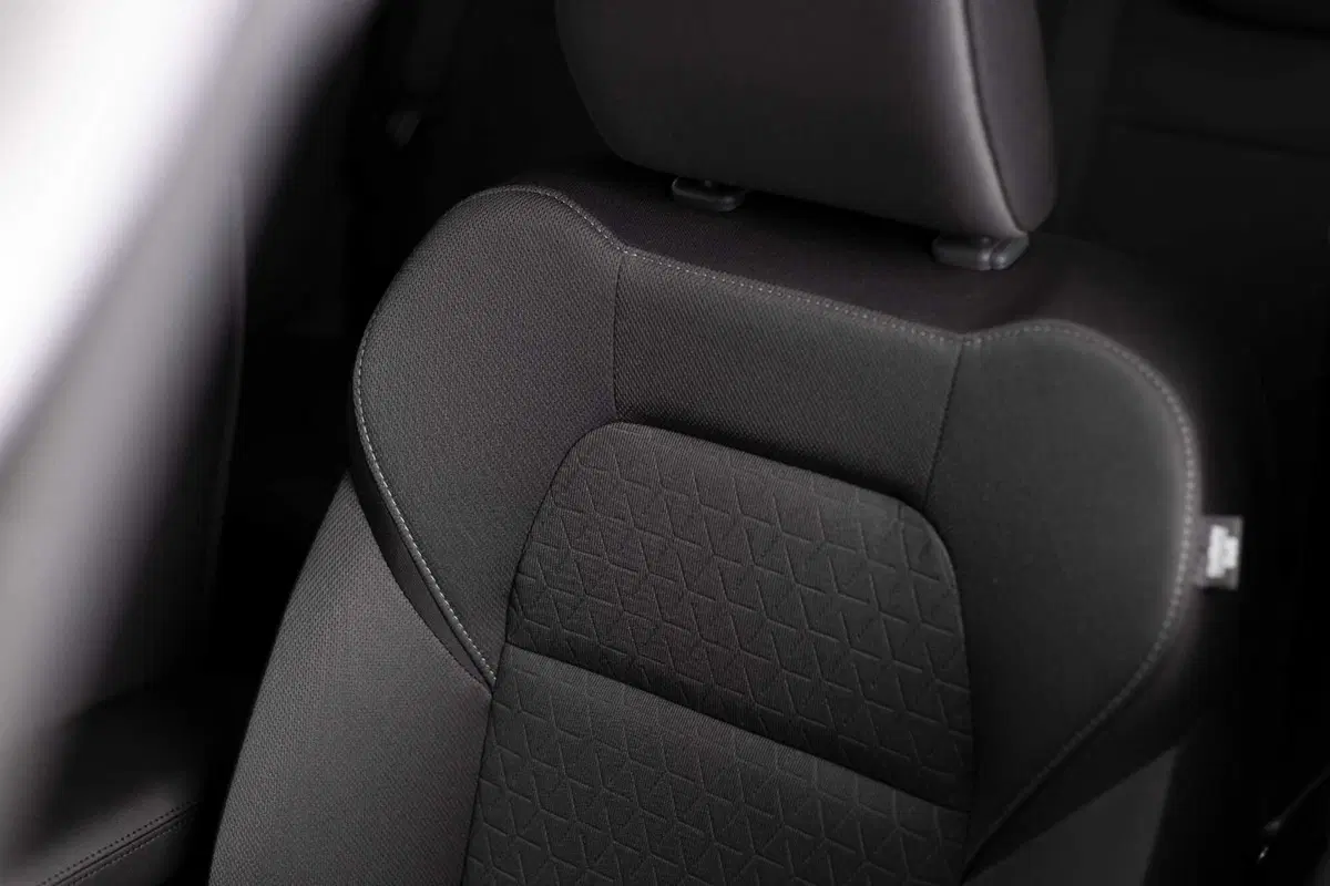 Suzuki Swift Hybrid Sakura: la serie speciale ispirata al fiore di ciliegio debutta al Festival di Sanremo. Da 21.950 euro (39)