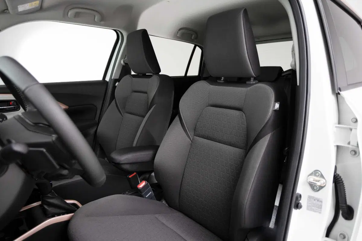 Suzuki Swift Hybrid Sakura: la serie speciale ispirata al fiore di ciliegio debutta al Festival di Sanremo. Da 21.950 euro (41)