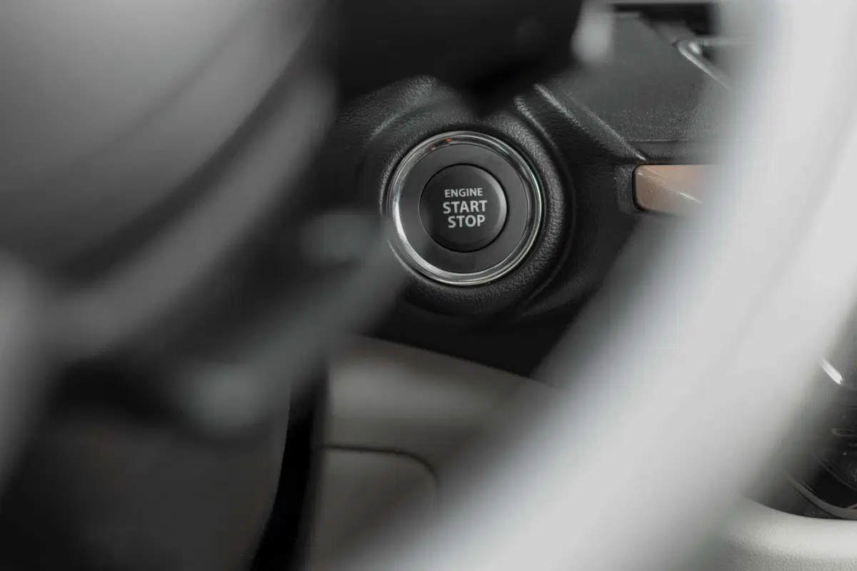 Suzuki Swift Hybrid Sakura: la serie speciale ispirata al fiore di ciliegio debutta al Festival di Sanremo. Da 21.950 euro (46)