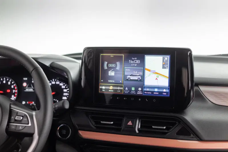 Suzuki Swift Hybrid serie speciale Sakura infotainment