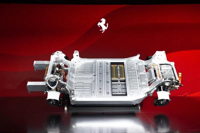 Ferrari Luce, la piattaforma elettrica con quattro motori e architettura a 800V