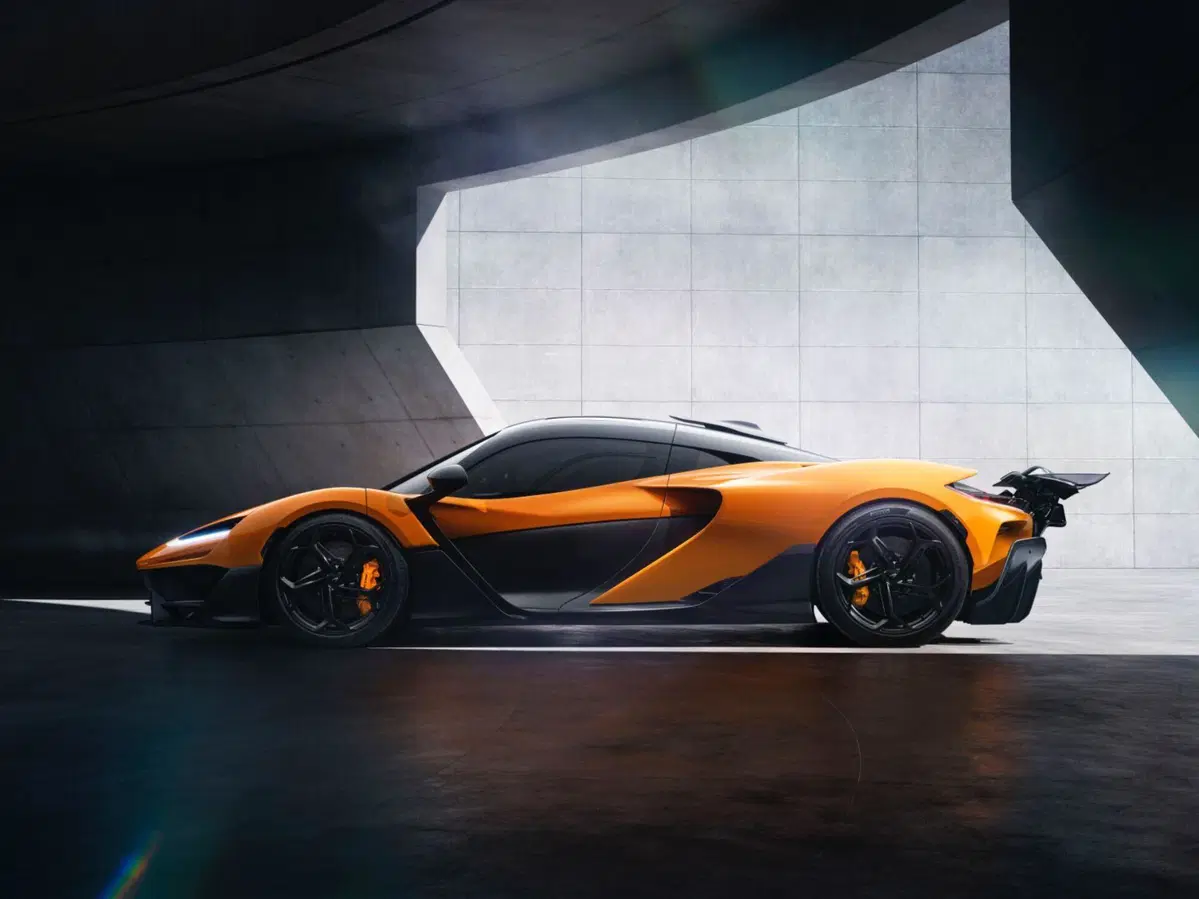McLaren questa W1 la più potente, ha 1.275 CV con il V8 ibrido (4)