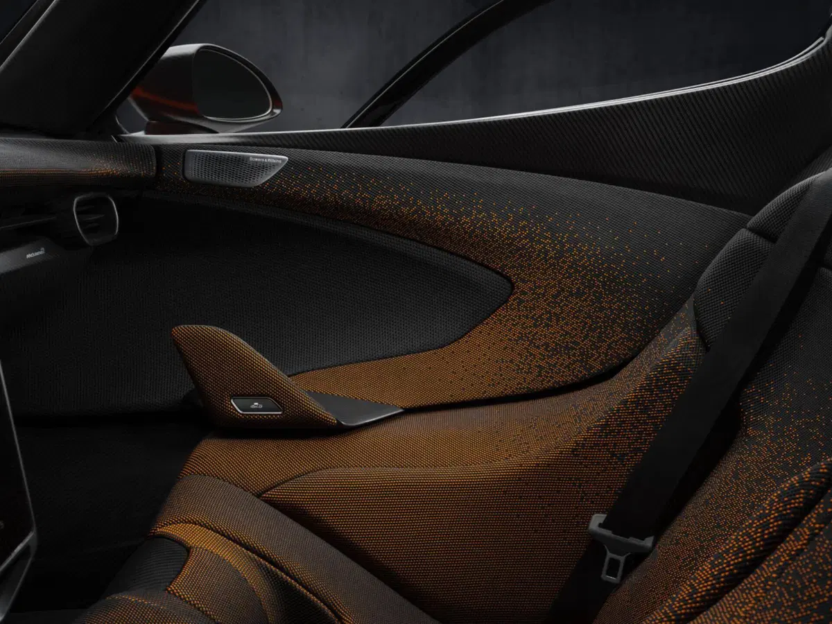 McLaren questa W1 la più potente, ha 1.275 CV con il V8 ibrido (13)
