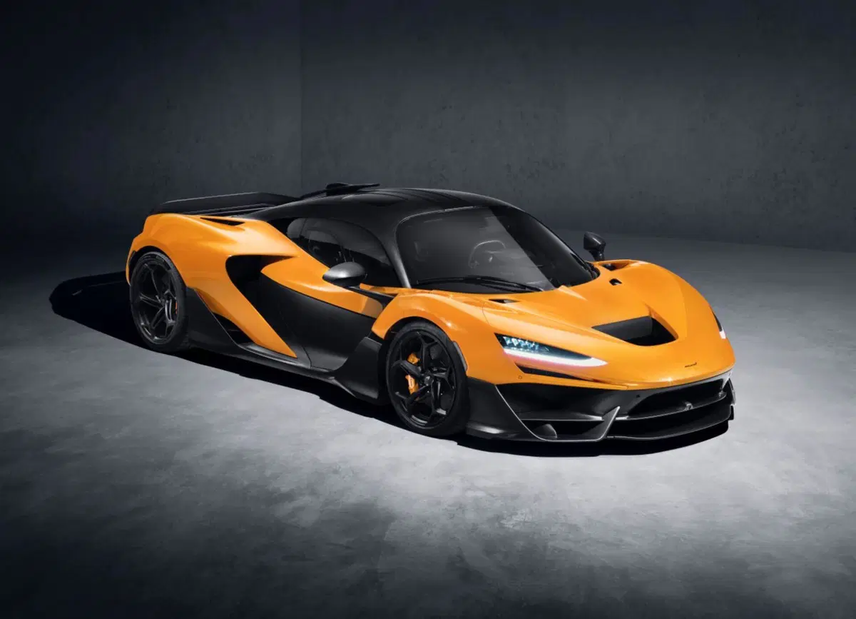 McLaren questa W1 la più potente, ha 1.275 CV con il V8 ibrido (21)
