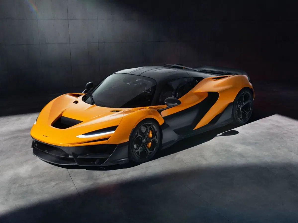 McLaren questa W1 la più potente, ha 1.275 CV con il V8 ibrido (23)