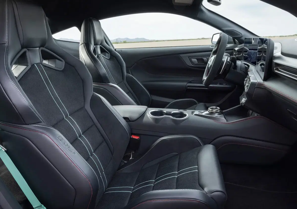 Ford Mustang Dark Horse SC 2026: nasce la “supercharged” pensata per la pista e pronta a sfidare Porsche (3)