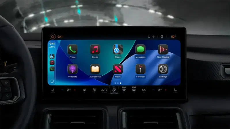 Apple CarPlay si apre all&rsquo;AI: ChatGPT, Gemini e Claude arrivano in auto con iOS 26.4