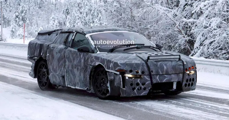 Ferrari Luce, il prototipo torna sulla neve: potrebbe avere le &ldquo;Suicide doors&rdquo;, nuovi indizi dalla Svezia
