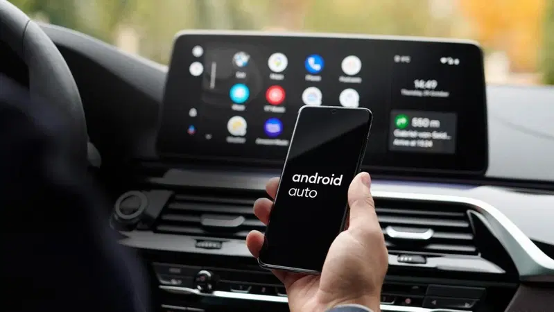 Android Auto, malfunzionamento dopo l&rsquo;ultimo aggiornamento: navigazione HUD e indicazioni colpite dal bug