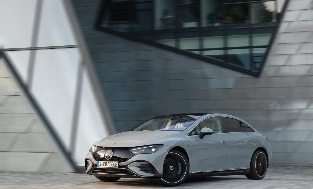 Mercedes-Benz EQE (2022-->>) (6)