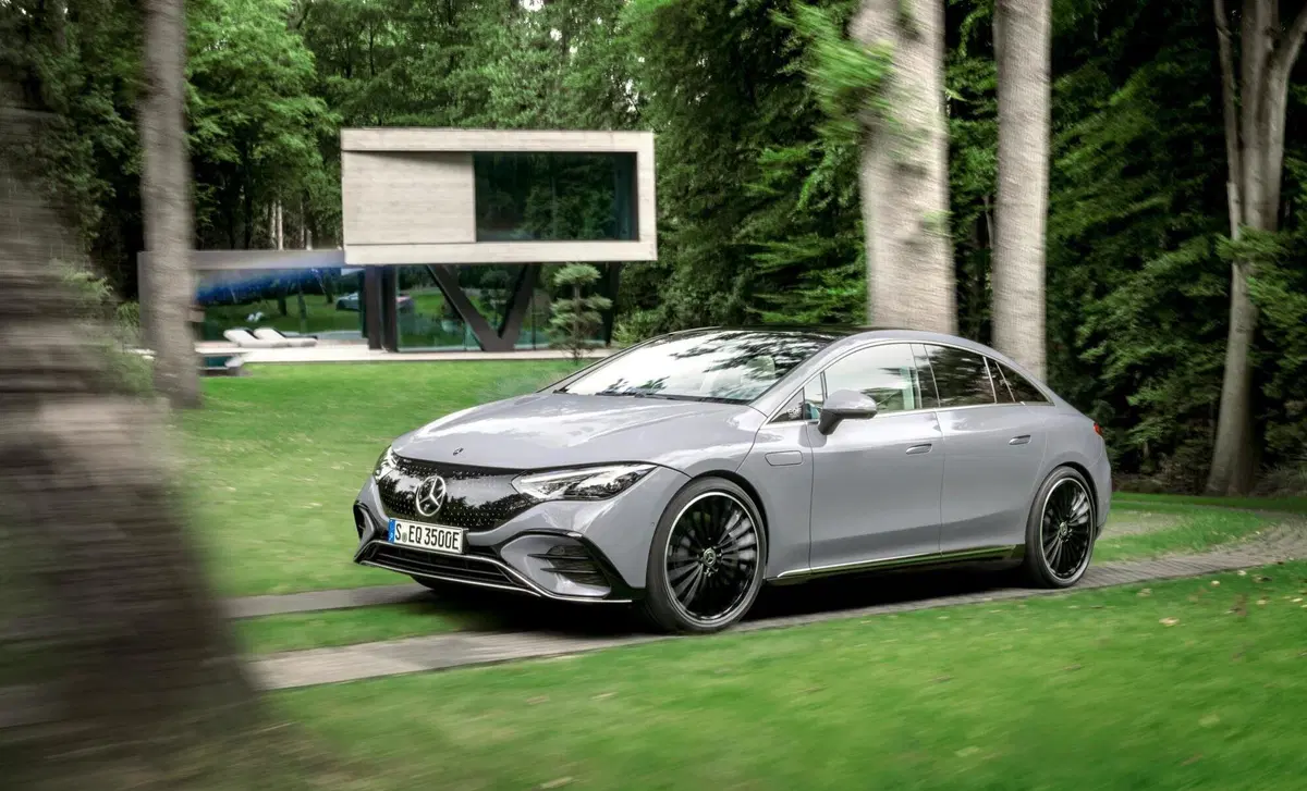 Mercedes-Benz EQE (2022-->>) (8)