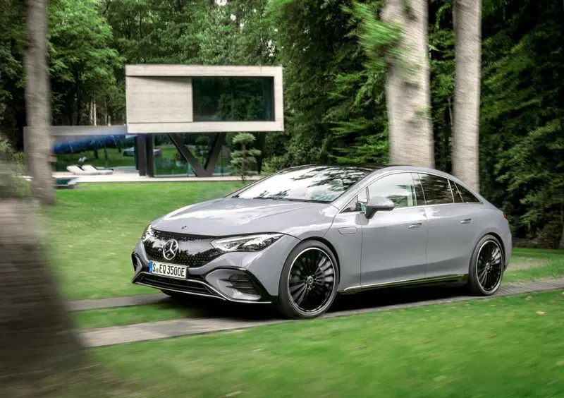 Mercedes-Benz EQE (8)