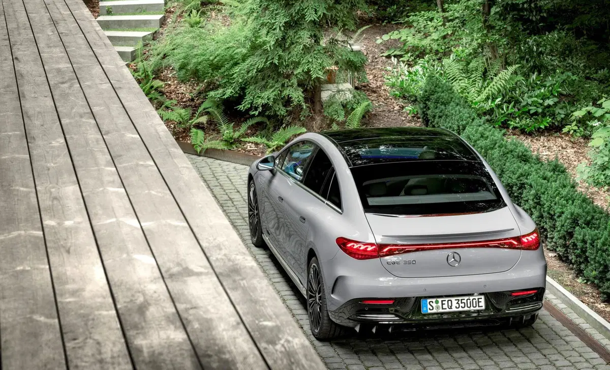 Mercedes-Benz EQE (2022-->>) (9)