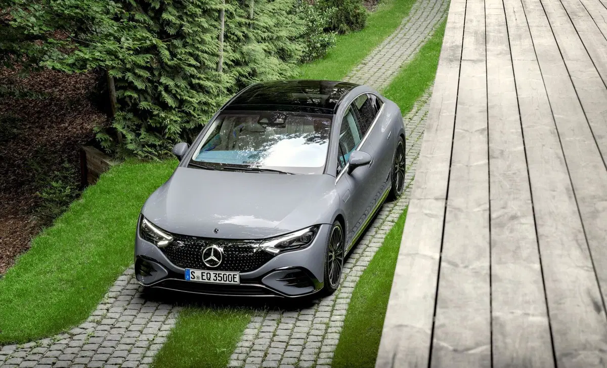 Mercedes-Benz EQE (2022-->>) (10)