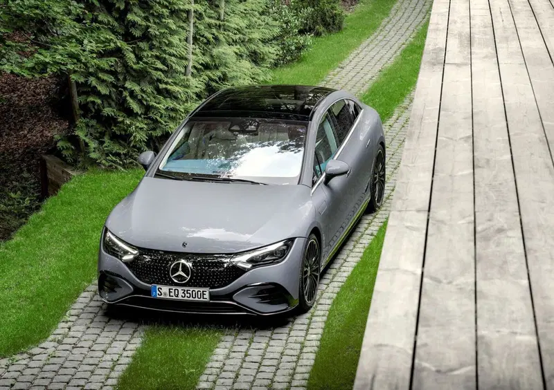 Mercedes-Benz EQE (10)