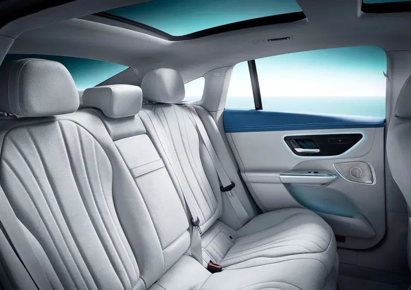 Mercedes-Benz EQE (17)