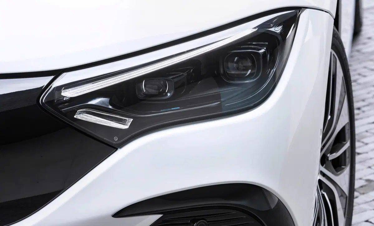 Mercedes-Benz EQE (2022-->>) (21)