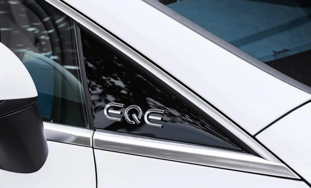 Mercedes-Benz EQE (2022-->>) (24)