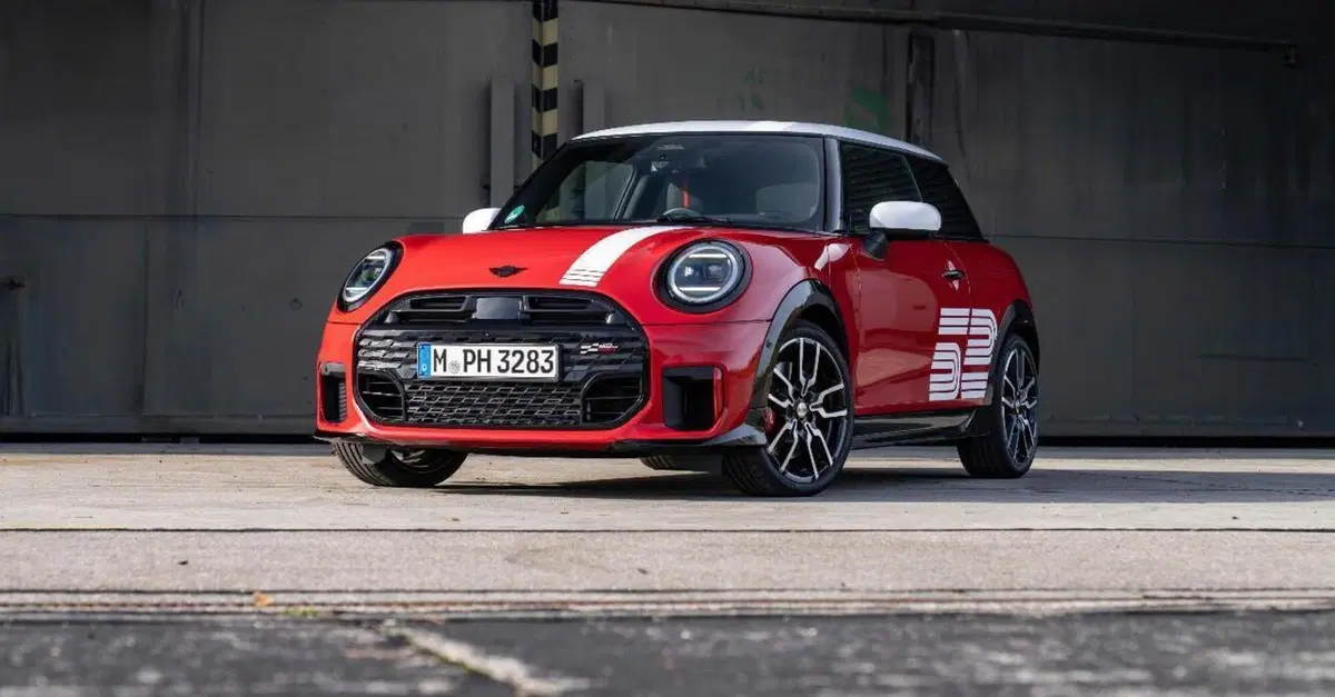 Mini 1965 Victory Edition: l&rsquo;omaggio alla vittoria storica al Rally di Monte Carlo ritorna sulle strade
