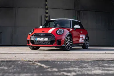 Mini 1965 Victory Edition: l&rsquo;omaggio alla vittoria storica al Rally di Monte Carlo ritorna sulle strade