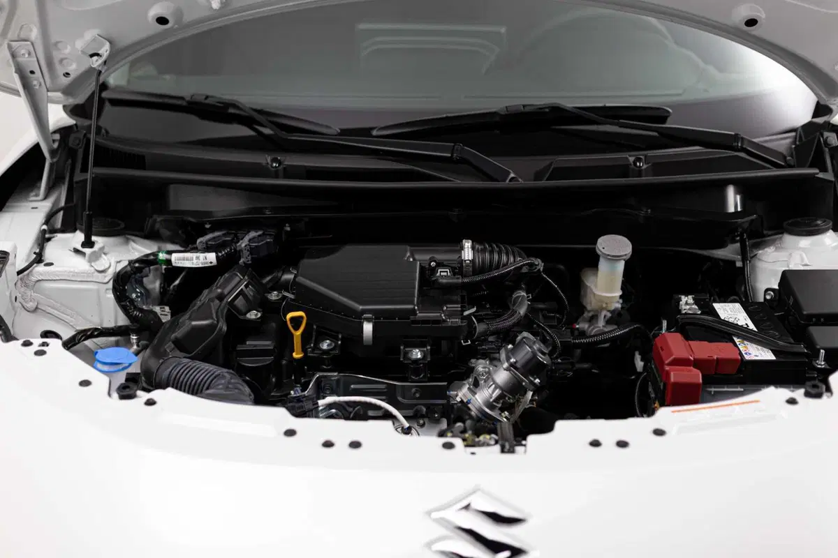 Suzuki Swift Hybrid Sakura: la serie speciale ispirata al fiore di ciliegio debutta al Festival di Sanremo. Da 21.950 euro (36)