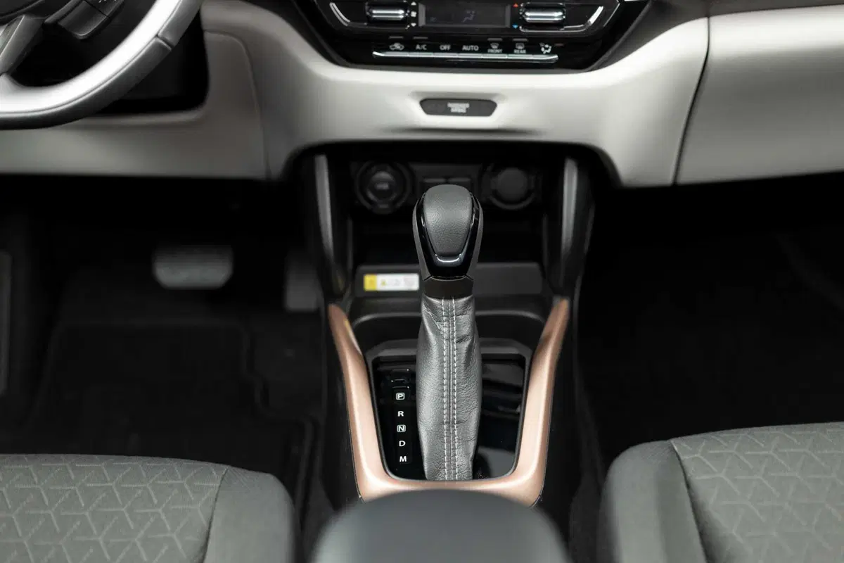 Suzuki Swift Hybrid Sakura: la serie speciale ispirata al fiore di ciliegio debutta al Festival di Sanremo. Da 21.950 euro (47)