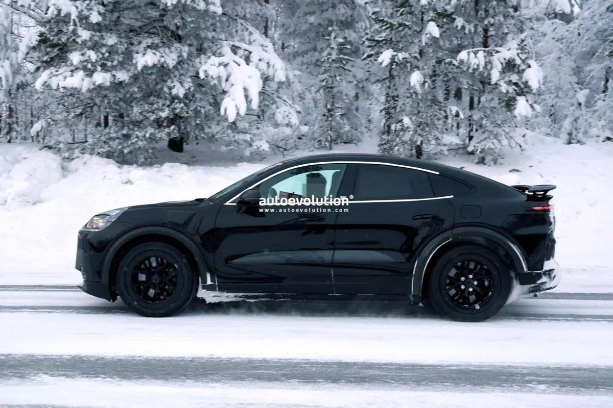 Porsche Cayenne Coupe Turbo GT Electric 2027: il super‑SUV elettrico con soluzioni da 911 GT3 RS avvistato in test (4)