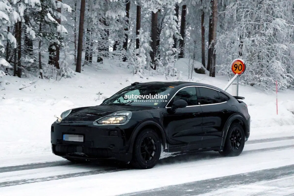 Porsche Cayenne Coupe Turbo GT Electric 2027: il super‑SUV elettrico con soluzioni da 911 GT3 RS avvistato in test (6)