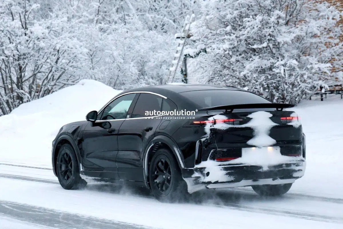 Porsche Cayenne Coupe Turbo GT Electric 2027: il super‑SUV elettrico con soluzioni da 911 GT3 RS avvistato in test (8)
