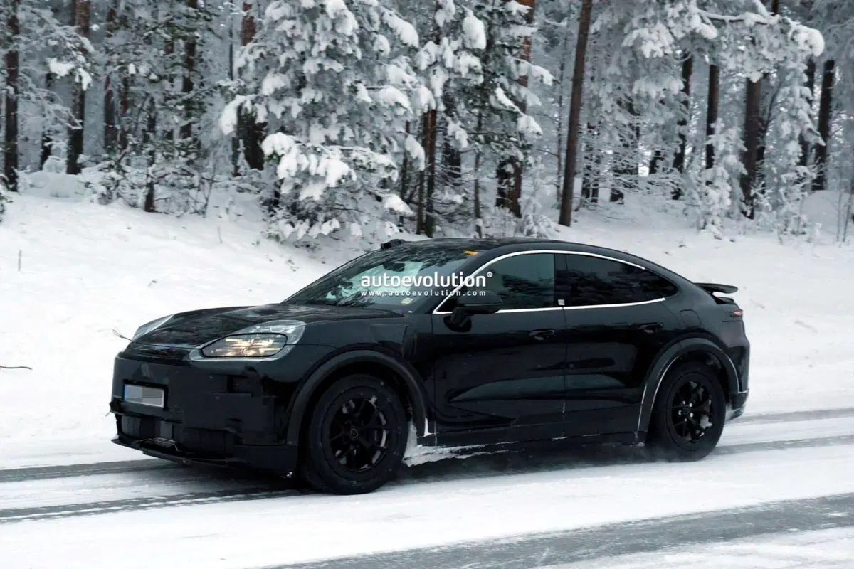 Porsche Cayenne Coupe Turbo GT Electric 2027: il super‑SUV elettrico con soluzioni da 911 GT3 RS avvistato in test (11)
