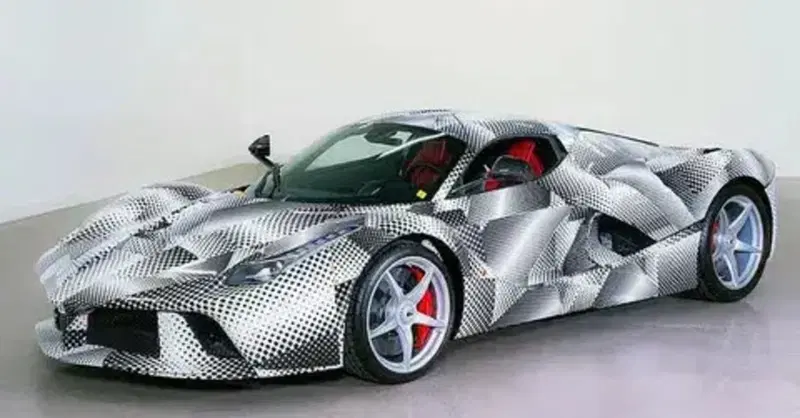 LaFerrari: un prototipo unico venduto all&rsquo;asta per oltre 2,4 milioni di dollari, che purtroppo non si pu&ograve; guidare 
