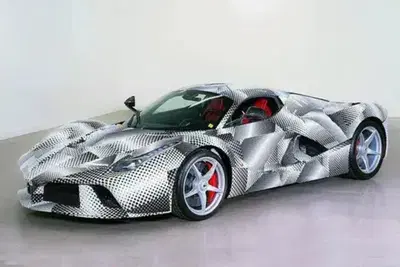 LaFerrari: un prototipo unico venduto all&rsquo;asta per oltre 2,4 milioni di dollari, che purtroppo non si pu&ograve; guidare 