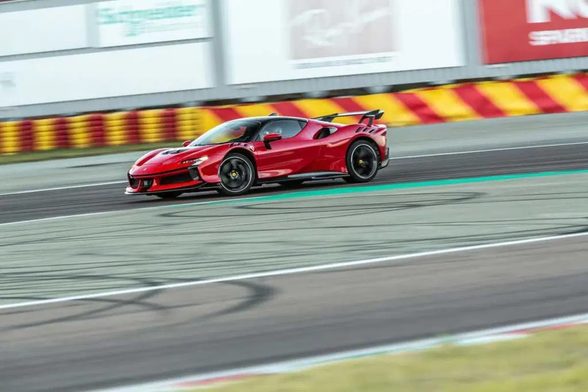 Ferrari SF90 XX Stradale: 1030 CV e l'ho guidata a Fiorano (11)
